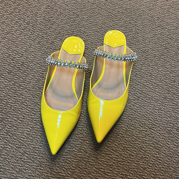 Yellow pointed toe flats - Picture 2 of 7